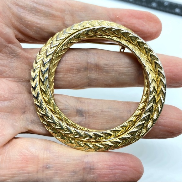 Large Goldtone Triple Textured Circle Brooch - Picture 5 of 6